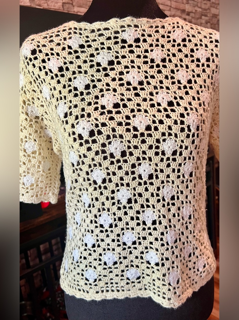 Apt. 9 Crochet Knit Top in yellow and white, size large.  Scalloped at bottom.